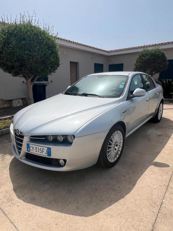 Usato 2005 Alfa Romeo 159 1.9 Diesel 150 CV (2.500 €)