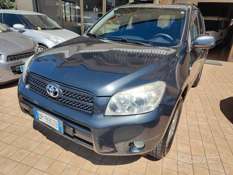 Usata Toyota RAV4 136 CV (100 kW) 2008 Grigio SUV