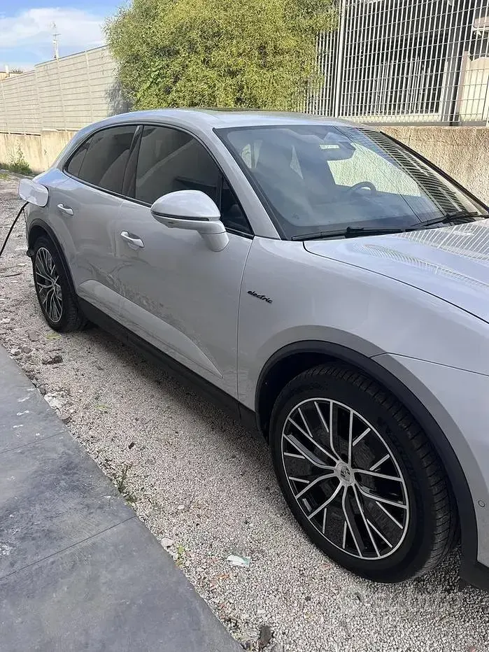 Usata Porsche Macan Electric 119 kW (163 CV) 2024 Grigio SUV