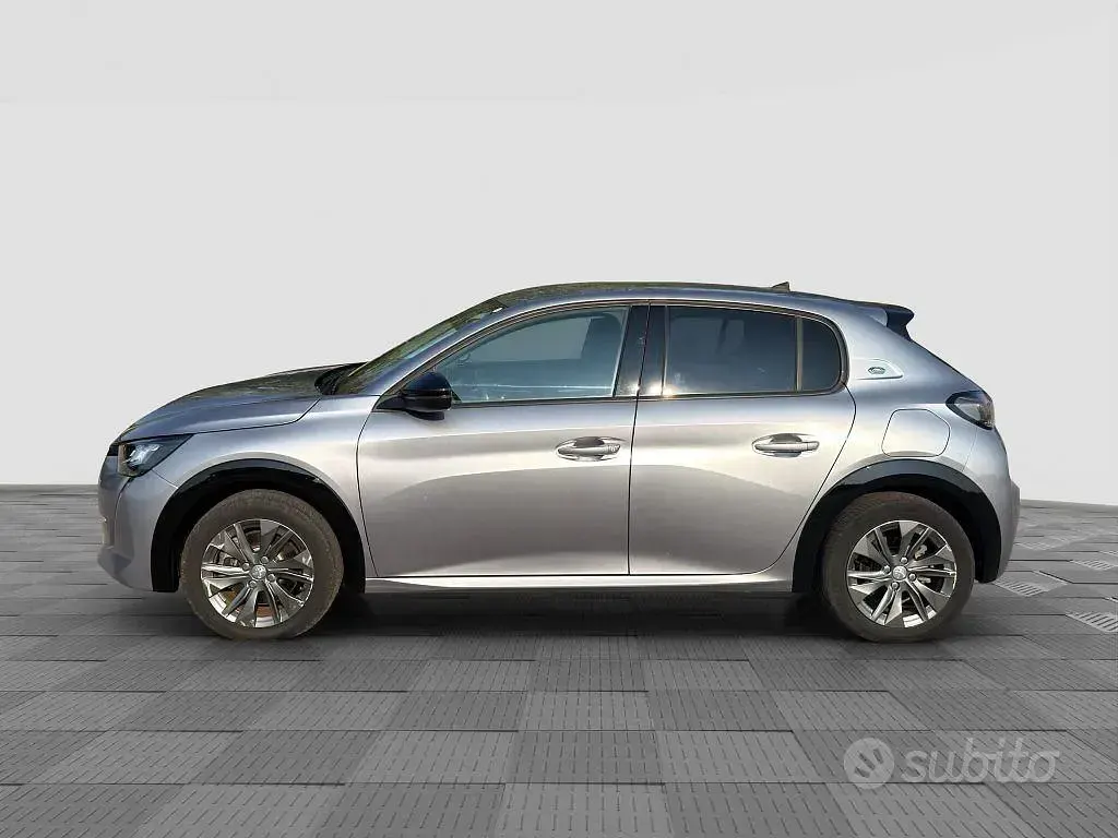 Usata Peugeot e-208 Allure 56 kW (77 CV) 2022 Grigio Utilitaria