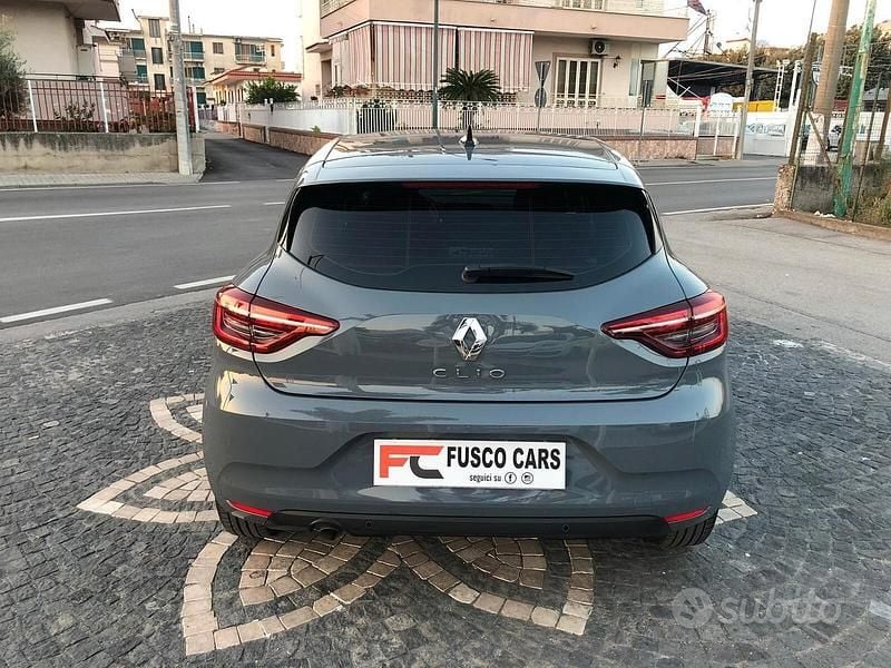 Usata Renault Clio V Life 101 CV (74 kW) 2021 Grigio Berlina
