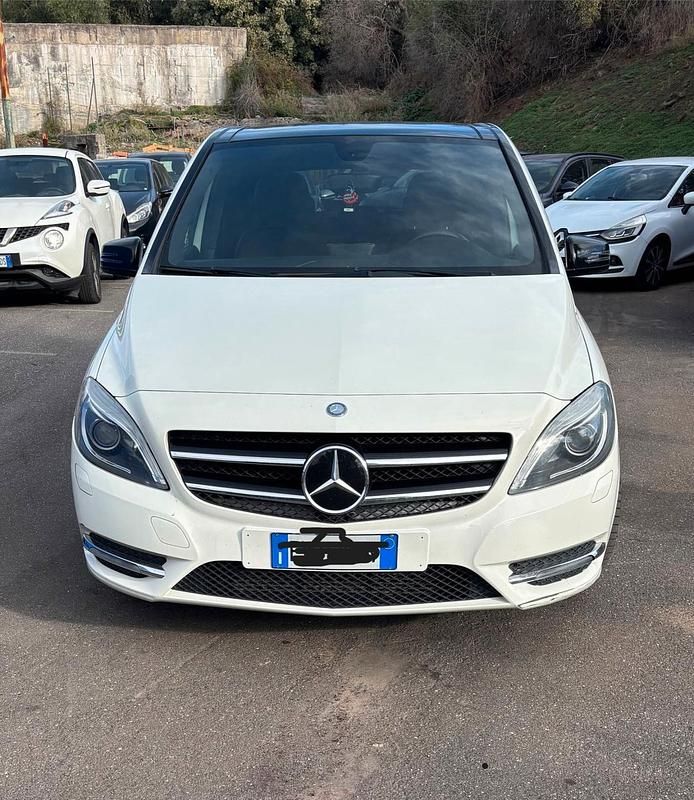 Bianco Usata 2014 Mercedes B180 Premium Monovolume | 9500 € - Immagine 1/4