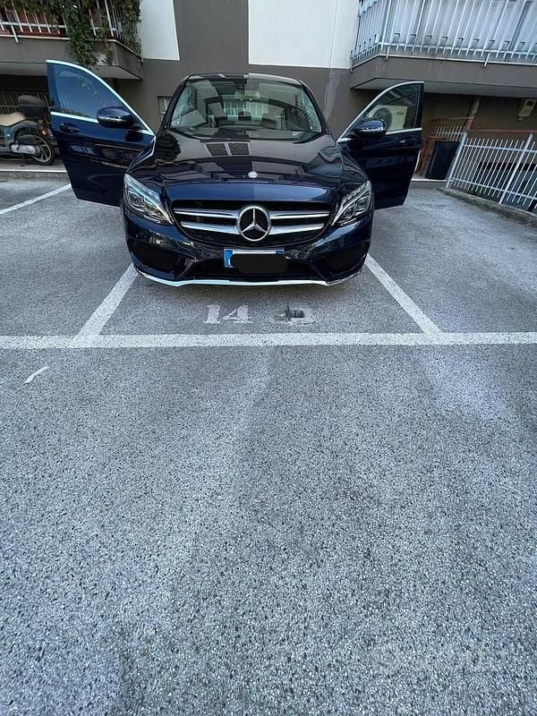 Usata Mercedes C220 170 CV (125 kW) 2017 Blu Berlina