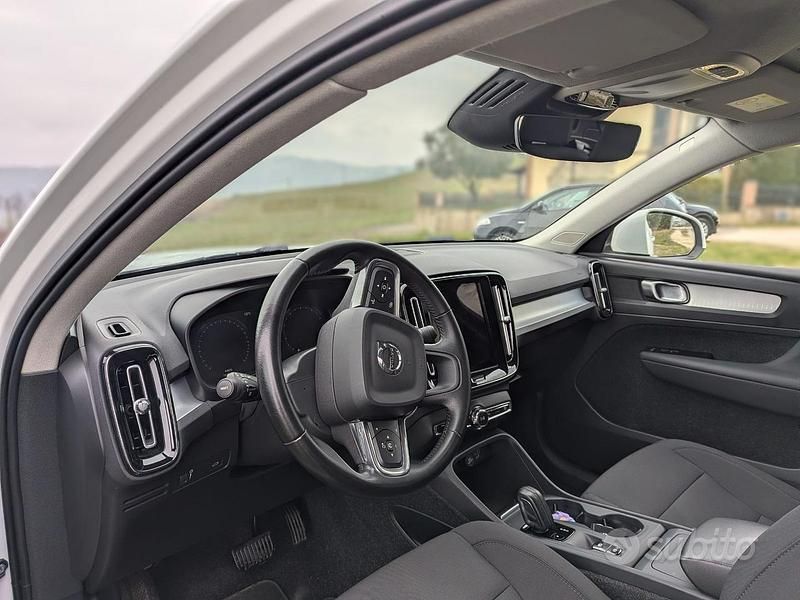 Usata Volvo XC40 Momentum 163 CV (119 kW) 2021 Bianco SUV