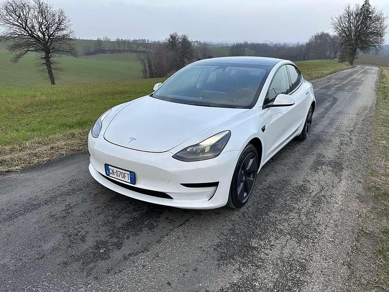 Usata Tesla Model 3 Standard Range 88 kW (120 CV) 2023 Bianco Berlina