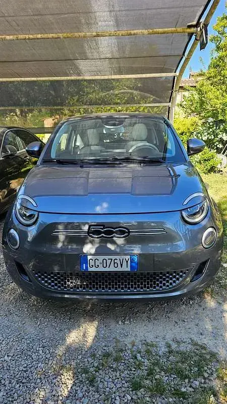 Usata Fiat 500e La Prima 86 kW (118 CV) 2022 Grigio Utilitaria