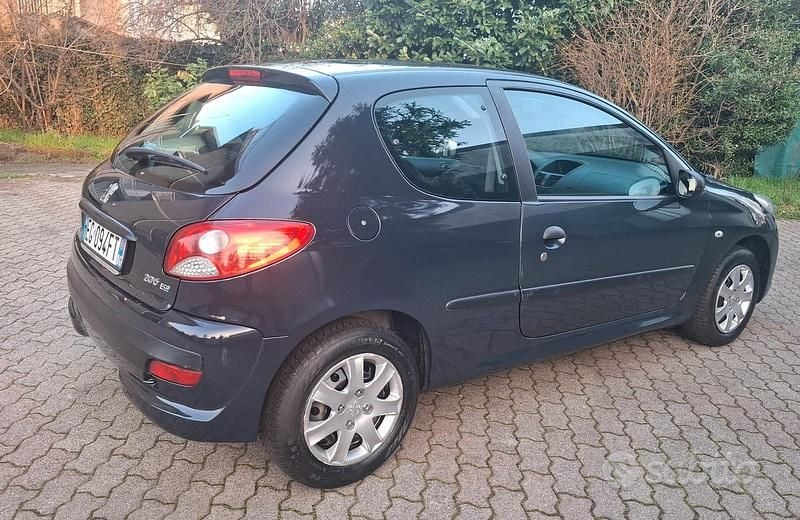 Usata Peugeot 206 60 CV (44 kW) 2011 Nero Berlina
