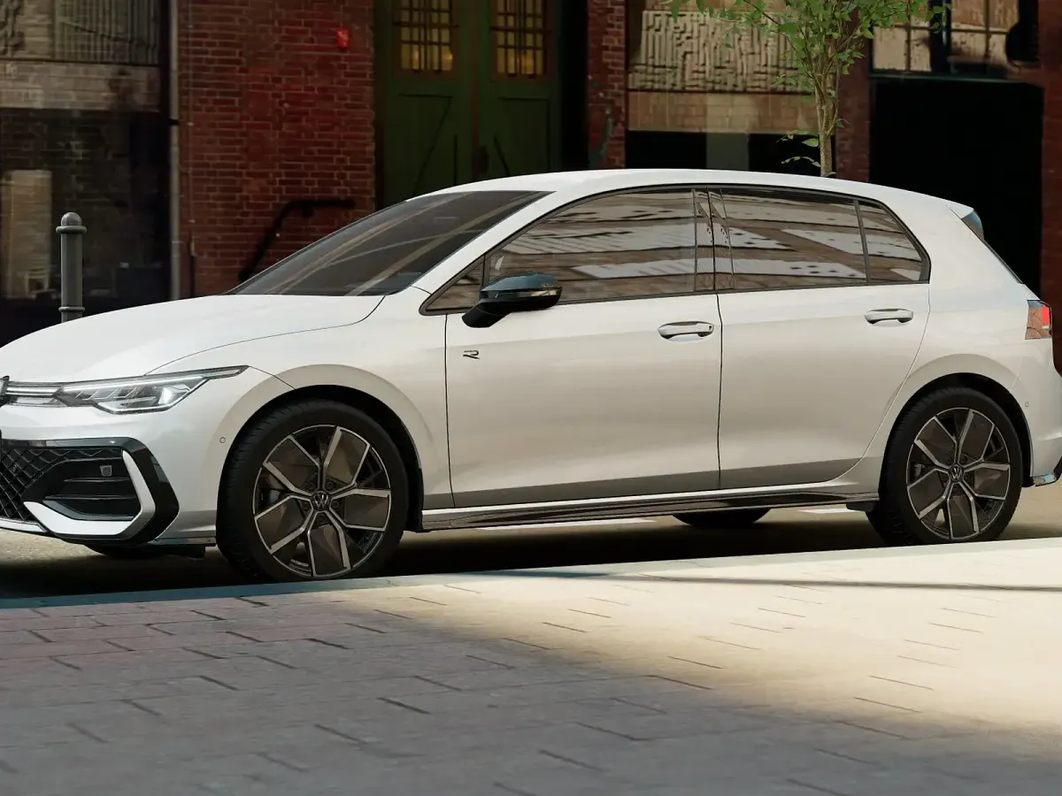 Nuova VW Golf VIII R-line Plus 150 CV (110 kW) 2026 Oryx white perlato Berlina