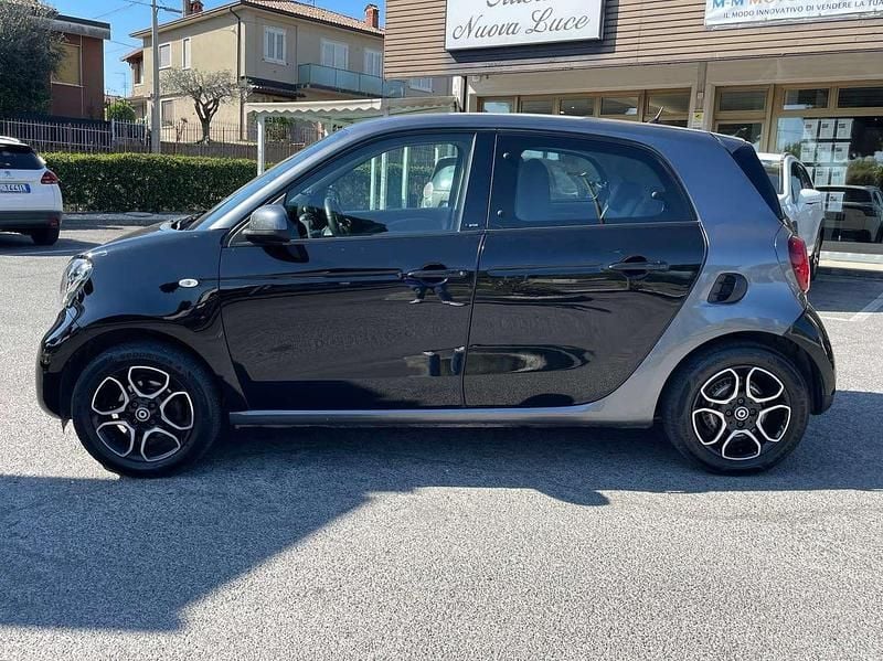 Usata Smart ForFour Prime 75 CV (55 kW) 2018 Nero Utilitaria