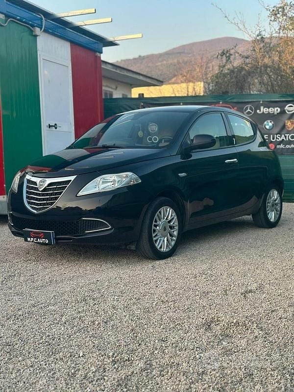 Usata Lancia Ypsilon Platinum 69 CV (50 kW) 2015 Nero Utilitaria