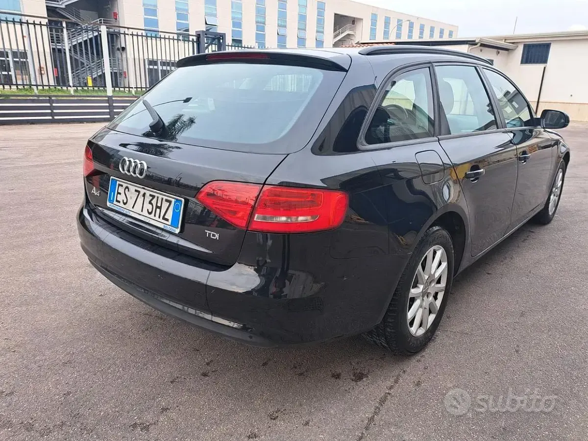 Usata Audi A4 120 CV (88 kW) 2013 Nero Station wagon