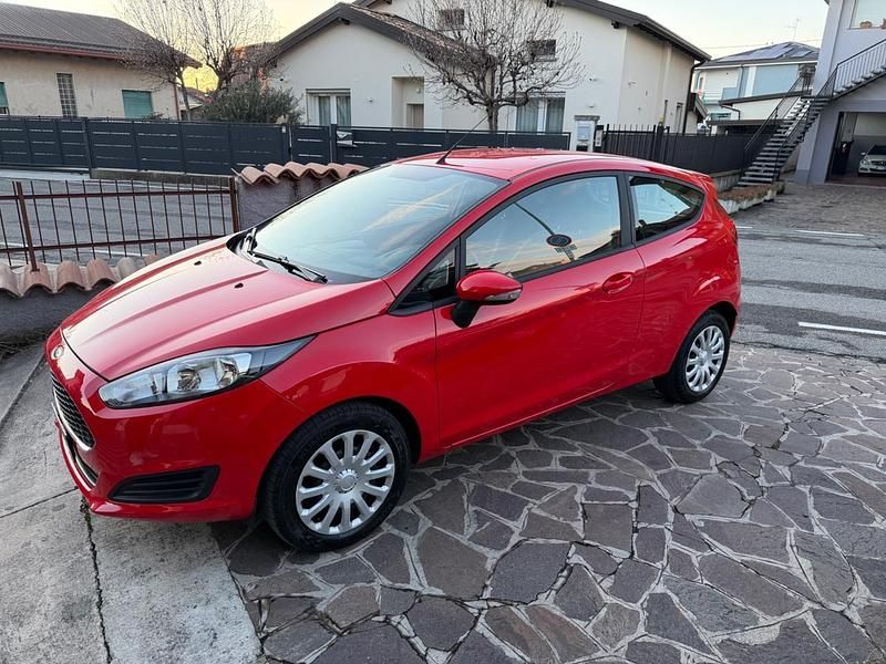Usata Ford Fiesta Titanium 95 CV (69 kW) 2017 Rosso Berlina