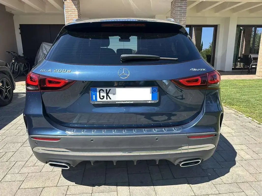 Usata Mercedes GLA200 Premium 150 CV (110 kW) 2022 Blu/azzurro SUV