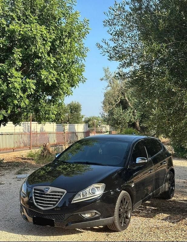 Usata Lancia Delta 105 CV (77 kW) 2013 Nero Utilitaria