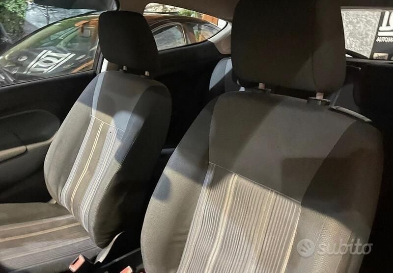 Usata Ford Fiesta Titanium 97 CV (71 kW) 2010 Nero Utilitaria