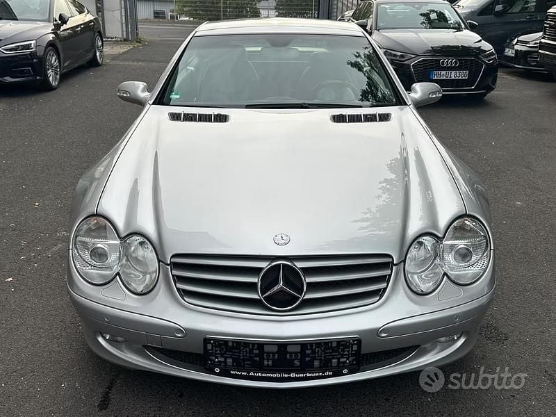 Usata Mercedes SL500 306 CV (225 kW) 2001 Grigio Cabrio
