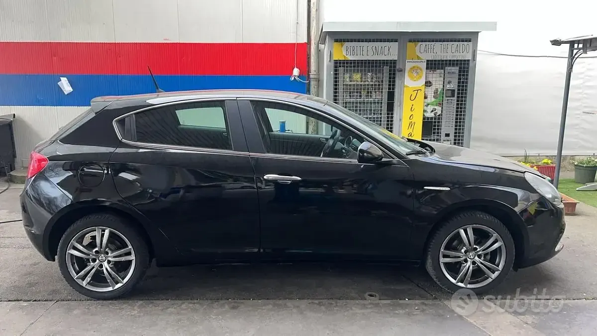 Usata Alfa Romeo Giulietta 120 CV (88 kW) 2014 Nero Utilitaria