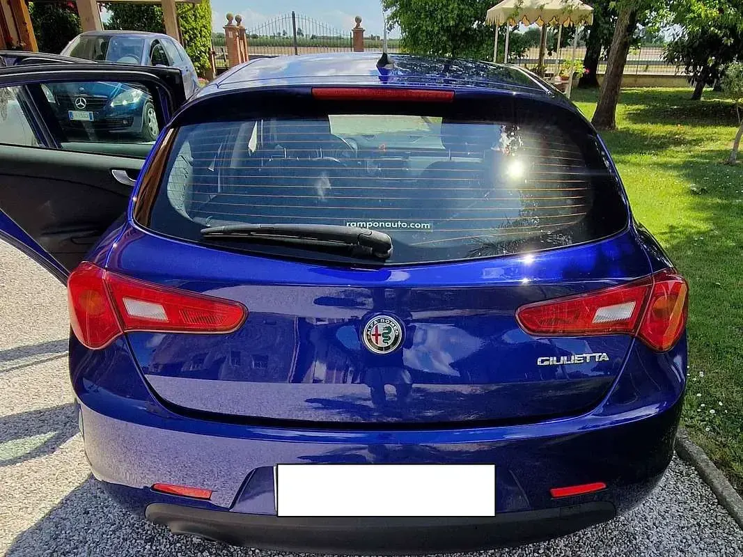 Usata Alfa Romeo Giulietta Super 120 CV (88 kW) 2017 Blu/azzurro Utilitaria