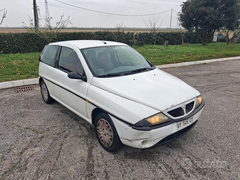 Usata Lancia Ypsilon 54 CV (39 kW) 1998 Bianco Utilitaria
