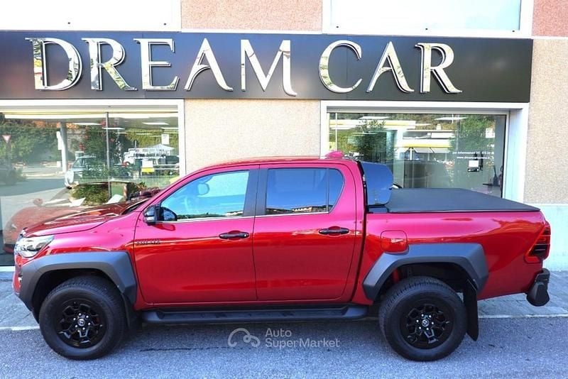Nuova Toyota HiLux Sport 204 CV (150 kW) 2025 Rosso metallizzato Pick-up