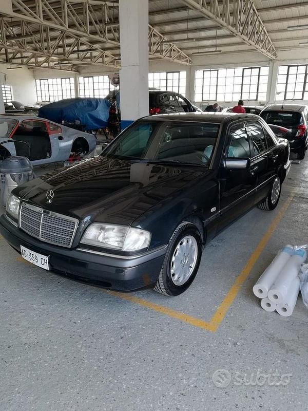 Usata Mercedes C180 122 CV (89 kW) 1996 Blu Berlina