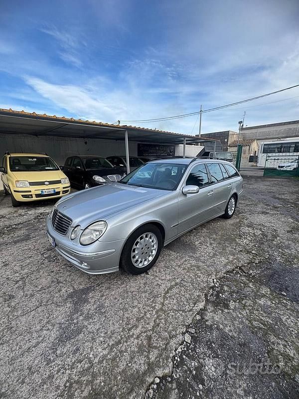 Usata Mercedes E270 Avantgarde 176 CV (129 kW) 2004 Grigio Station wagon