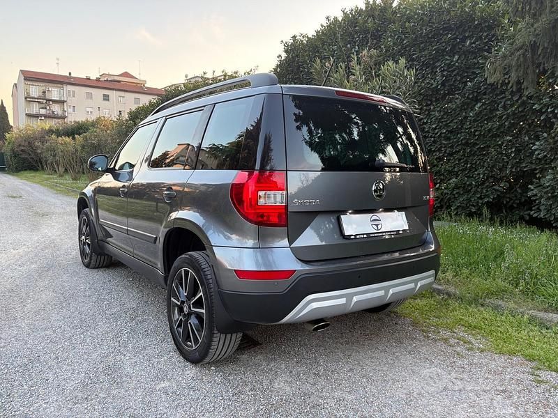 Usata Skoda Yeti Outdoor Ambition 110 CV (80 kW) 2017 Grigio SUV