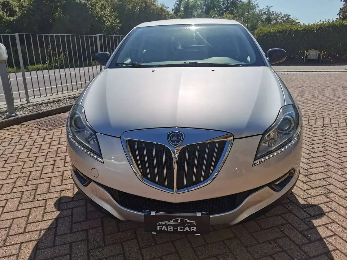Usata Lancia Delta 150 CV (110 kW) 2008 Argento Utilitaria