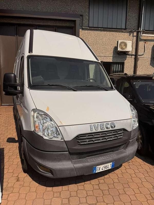 Usata Iveco Daily 145 CV (106 kW) 2012 Bianco candido sbiadito Furgone