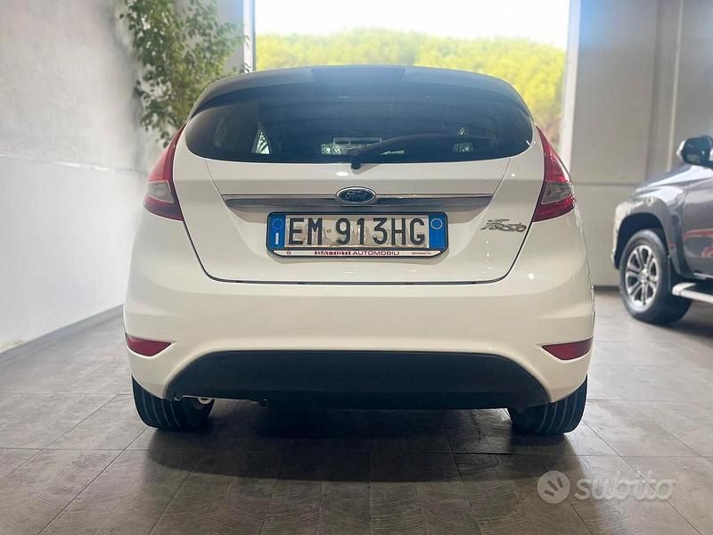 Usata Ford Fiesta Titanium 60 CV (44 kW) 2012 Bianco Utilitaria