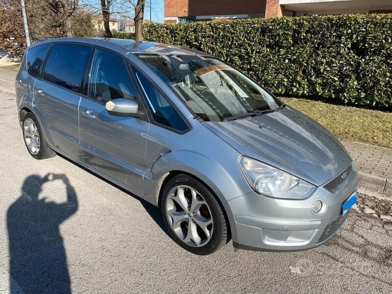Usata Ford S-MAX Titanium 131 CV (96 kW) 2008 Grigio Monovolume
