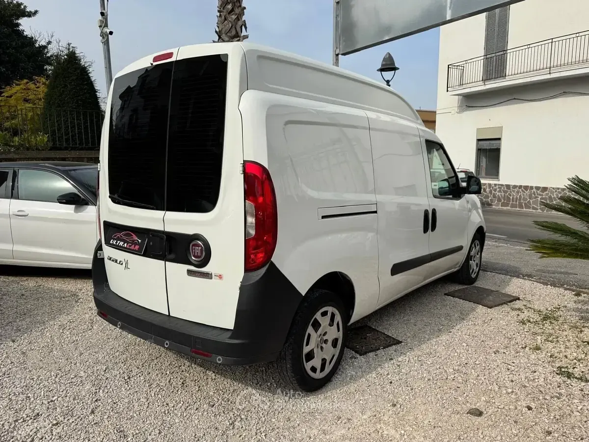 Usata Fiat Doblò 95 CV (69 kW) 2020 Bianco Monovolume