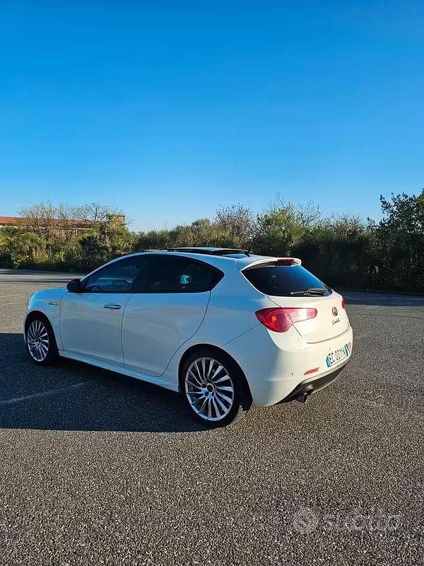 Usata Alfa Romeo Giulietta 170 CV (125 kW) 2011 Bianco Utilitaria