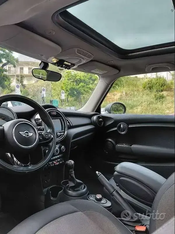 Usata Mini ONE 102 CV (75 kW) 2016 Nero Utilitaria