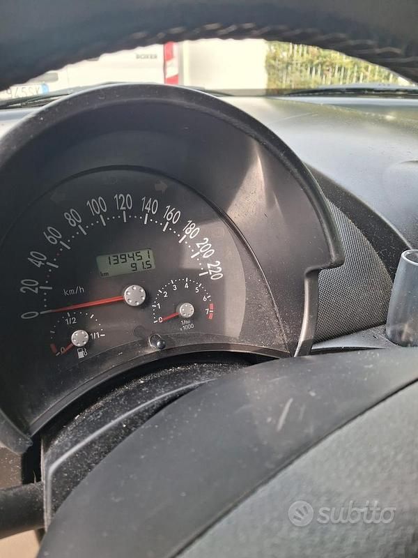 Usata VW New Beetle 102 CV (75 kW) 2005 Nero Utilitaria