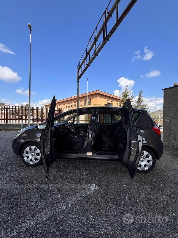 Usata Opel Meriva 95 CV (69 kW) 2013 Grigio Monovolume