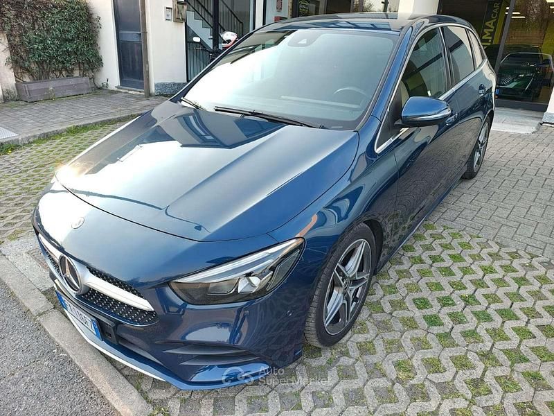 Usata Mercedes B200 Premium 150 CV (110 kW) 2019 Blu/azzurro Monovolume