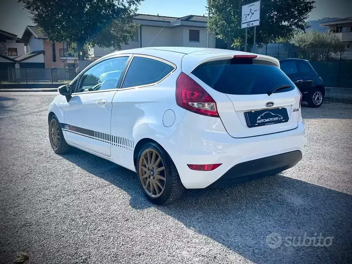 Usata Ford Fiesta 68 CV (50 kW) 2009 Bianco Berlina