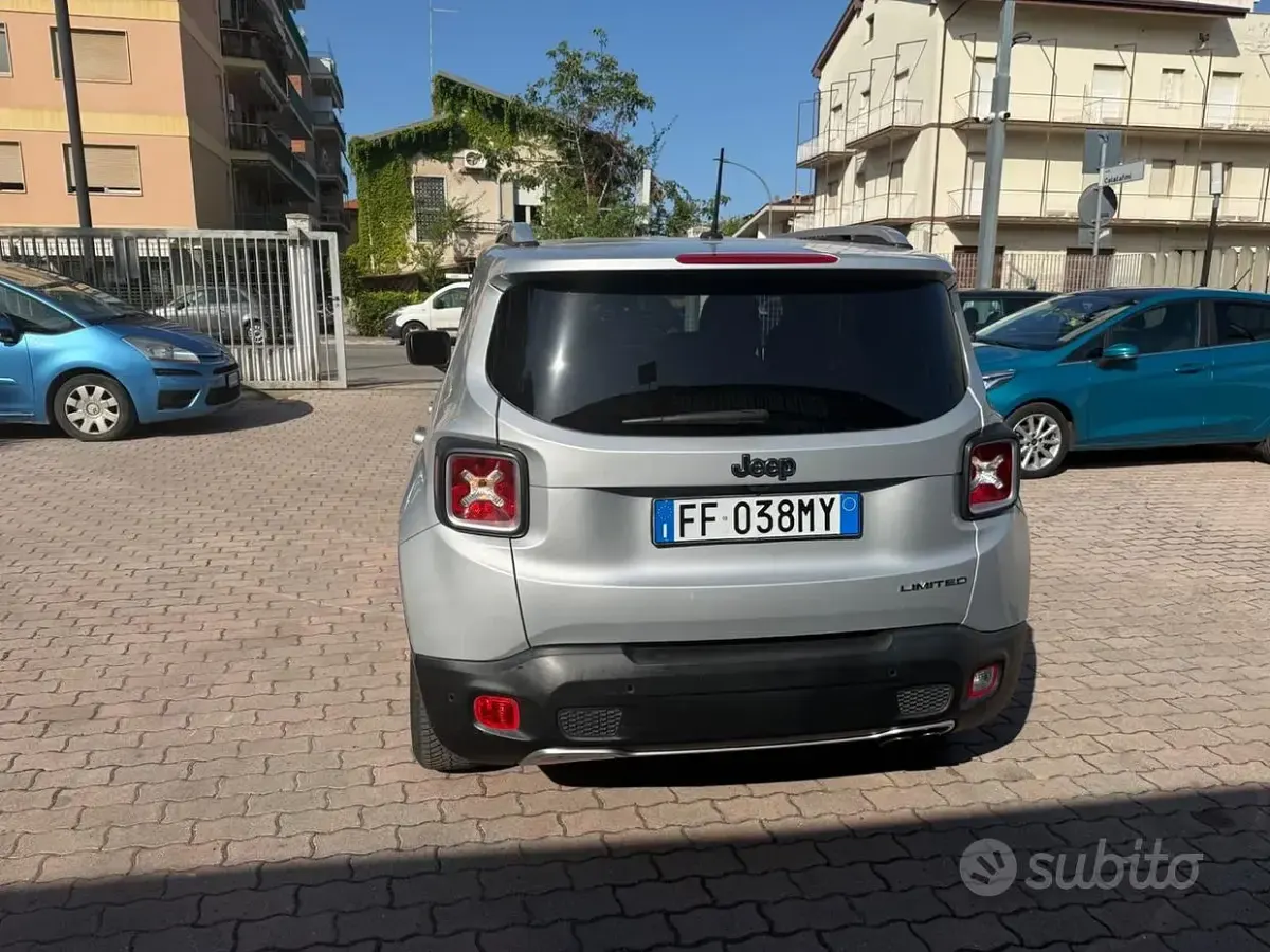 Usata Jeep Renegade Limited 140 CV (102 kW) 2016 Grigio SUV