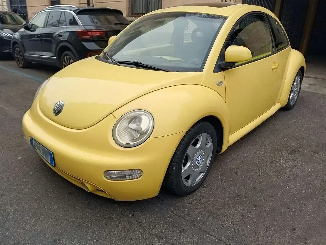 Usata VW New Beetle 116 CV (85 kW) 1999 Giallo Utilitaria
