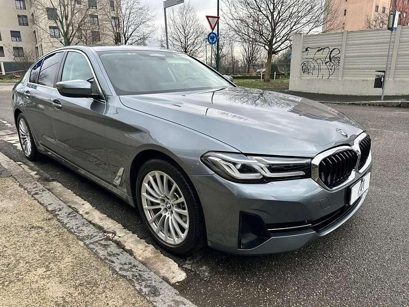 Usata BMW 545e M Sport 286 CV (210 kW) 2021 Bluestone metallic Berlina