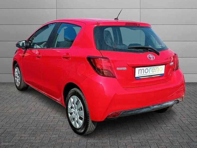 Usata Toyota Yaris Active 69 CV (50 kW) 2016 Rosso Utilitaria