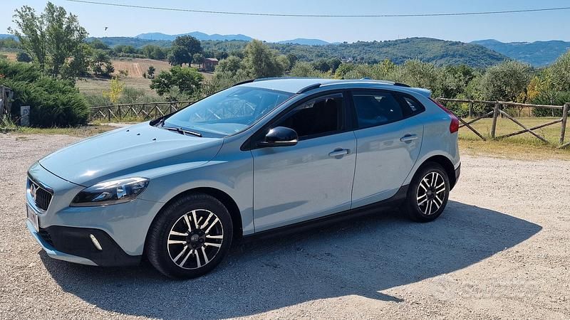 Usata 2017 Volvo V40 CC Kinetic Station wagon | 10.000 € (Buon prezzo) - Immagine 1/4