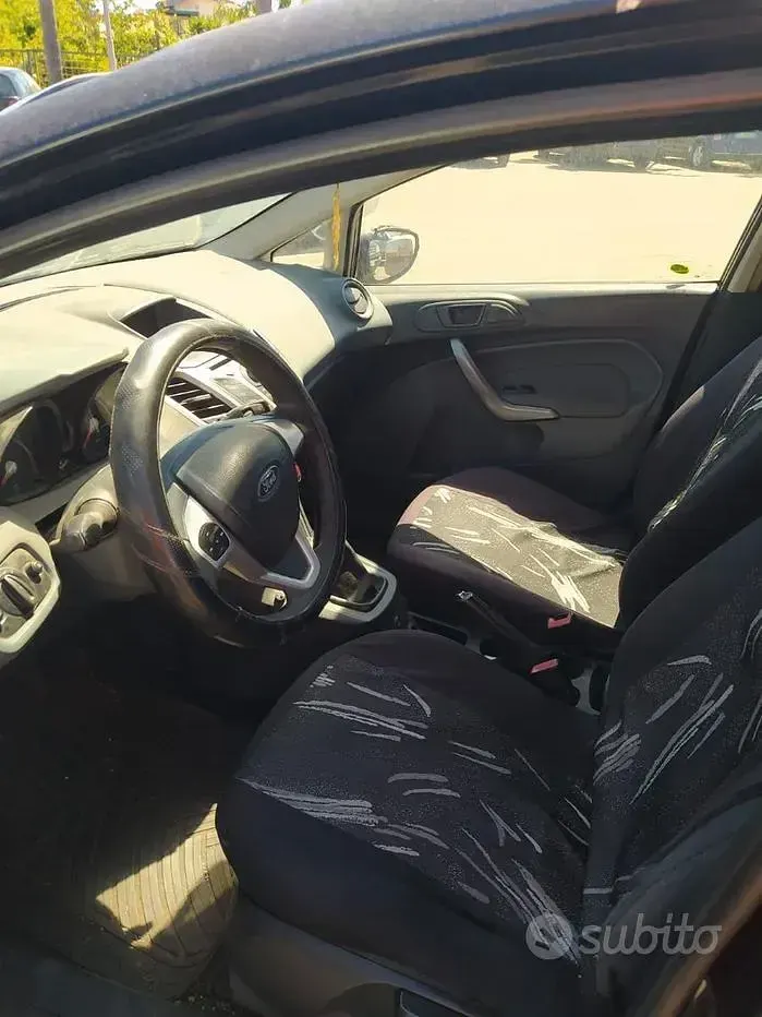 Usata Ford Fiesta 97 CV (71 kW) 2009 Grigio Utilitaria