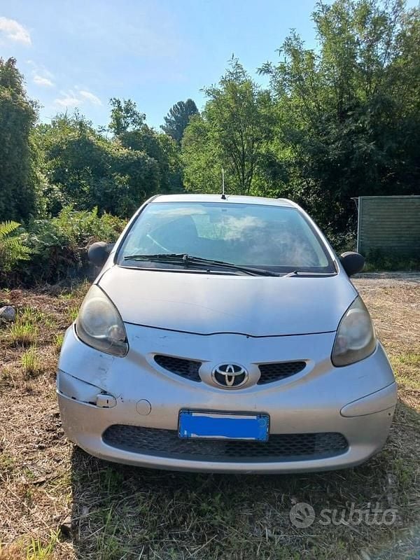 Usata Toyota Aygo 68 CV (50 kW) 2008 Grigio Utilitaria