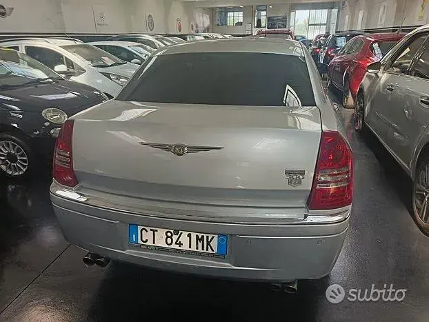 Usata Chrysler 300C 249 CV (183 kW) 2005 Grigio Berlina