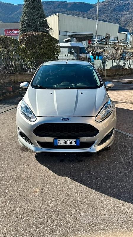 Usata Ford Fiesta ST-Line 75 CV (55 kW) 2017 Grigio Berlina