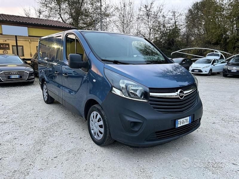 Usata Opel Vivaro 120 CV (88 kW) 2015 Nero Monovolume