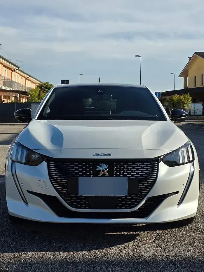 Usata Peugeot 208 GT-line 102 CV (75 kW) 2020 Bianco Utilitaria
