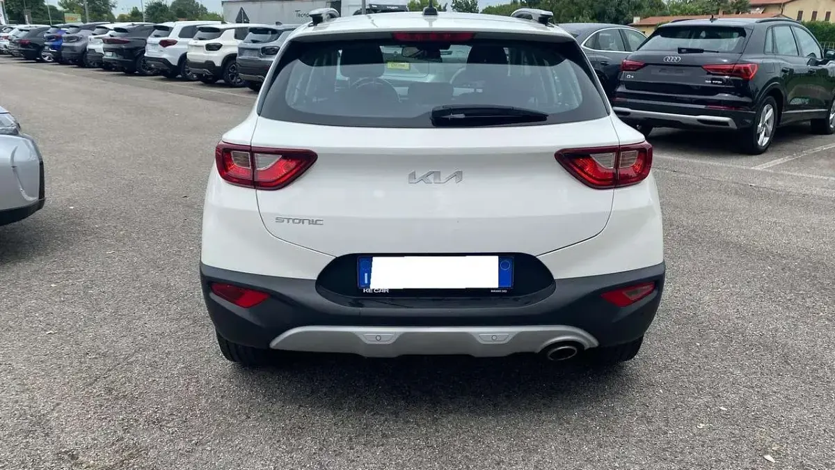 Usata Kia Stonic 84 CV (61 kW) 2023 Bianco SUV